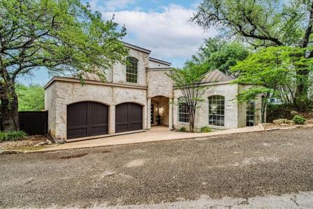 2806 Westlake DR