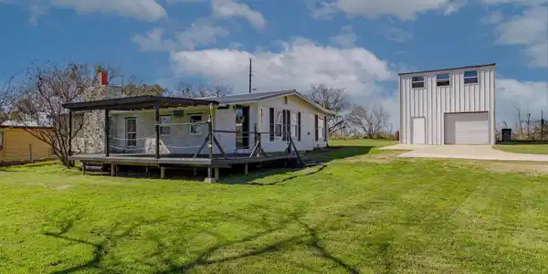 110 Lakewood DR
