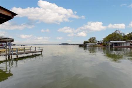 326 E Lakeshore DR
