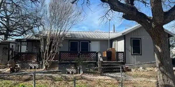 135 E White Rock