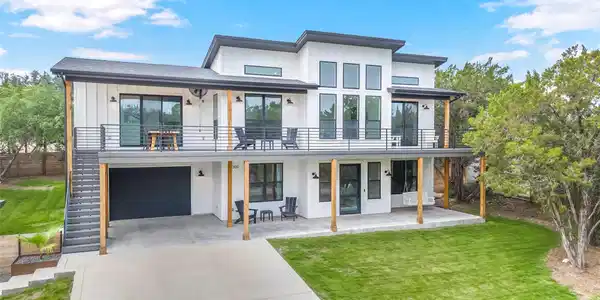 18300 Lakepoint CV