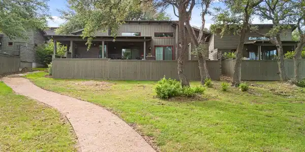 2113 Barbaro WAY