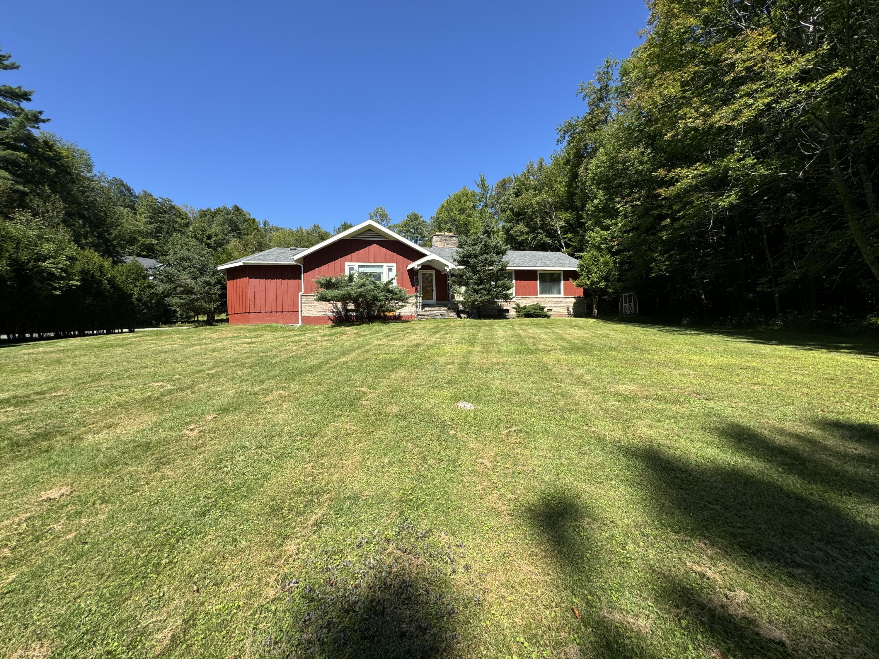 Image 3: LBallard_NY Saranac Lk_176 Glenwood Dr,