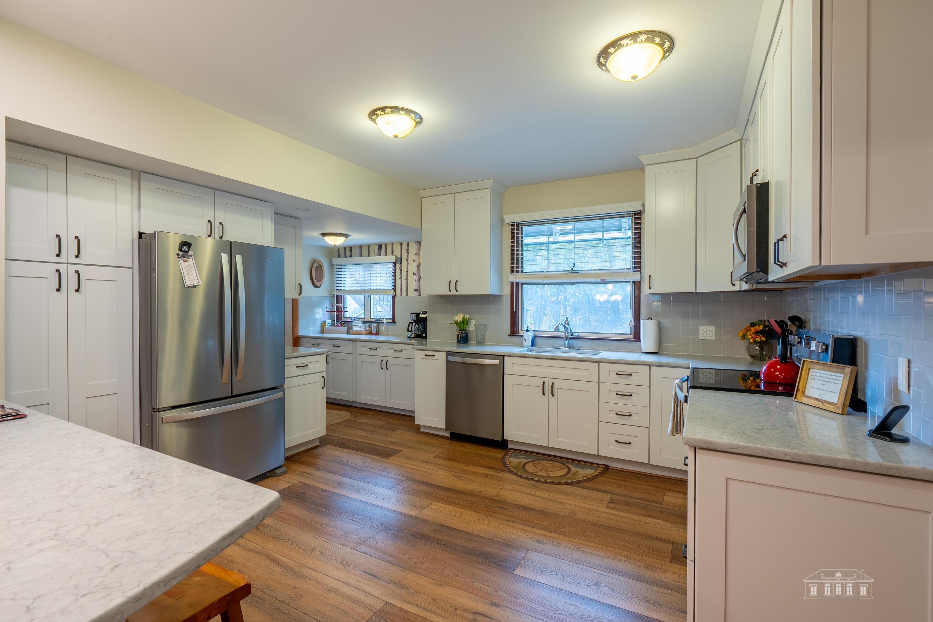 Image 3: 26 Maple St LP-24