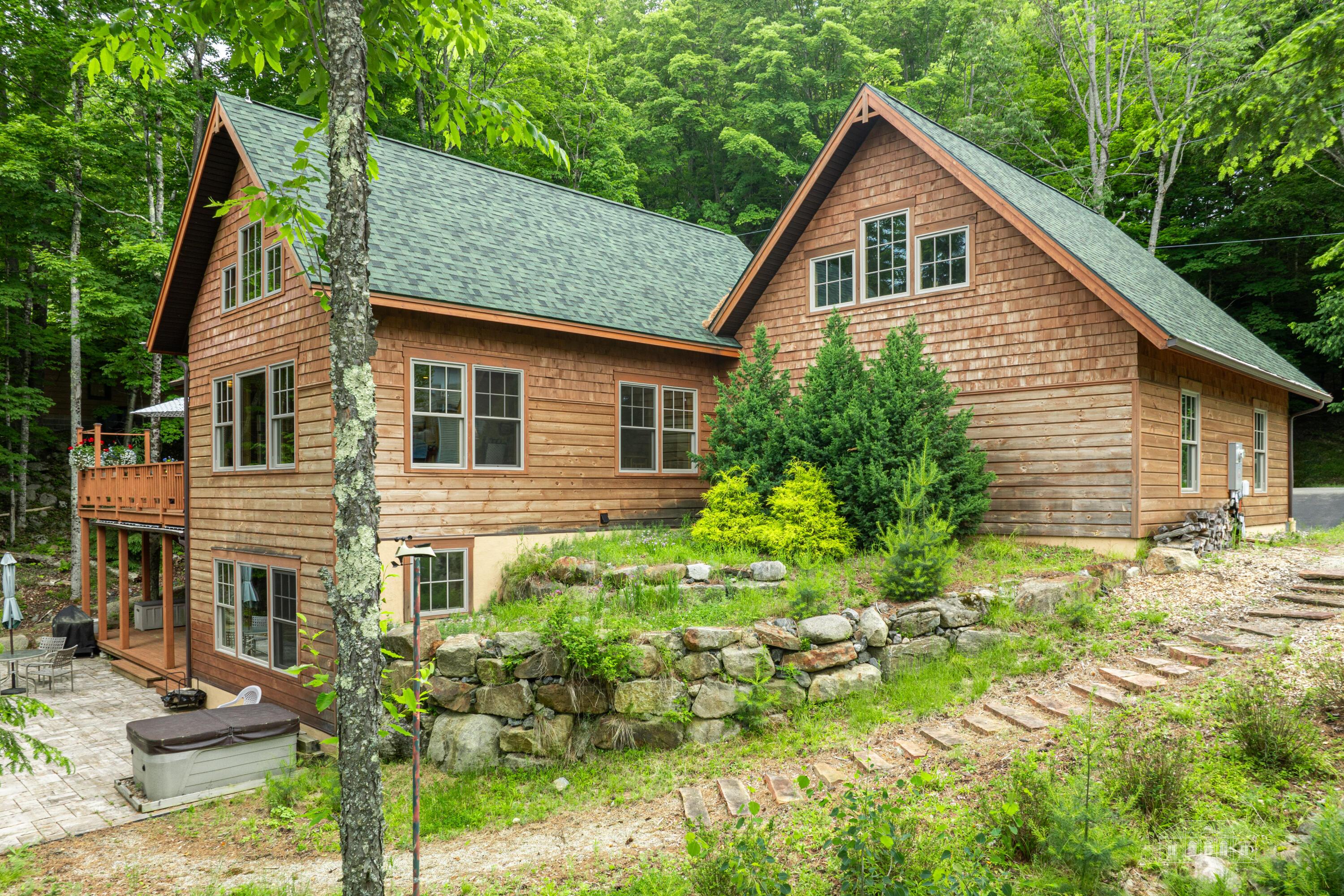 Image 3: 163 Riverside Dr SL-1