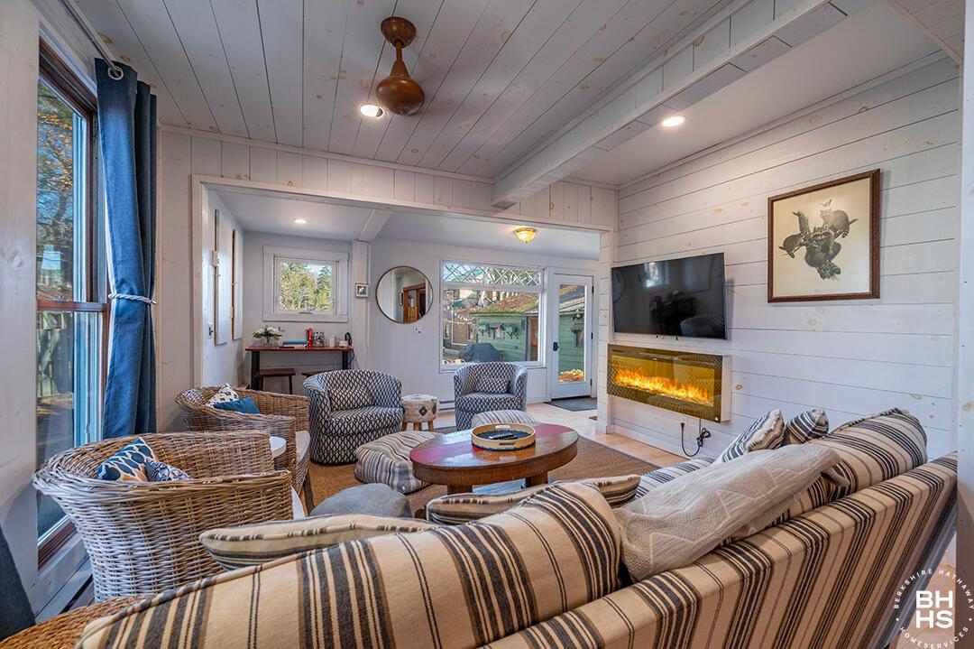 Image 4: BeaverChalet_Fall25_LR_L