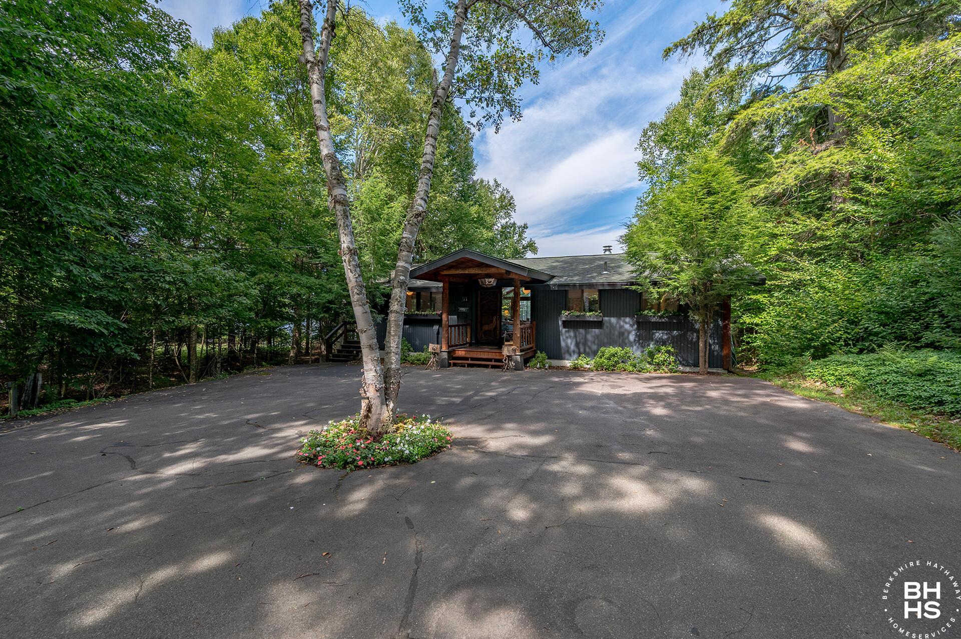 Image 4: DearCrossingOnLakePlacid_Exterior_Front_