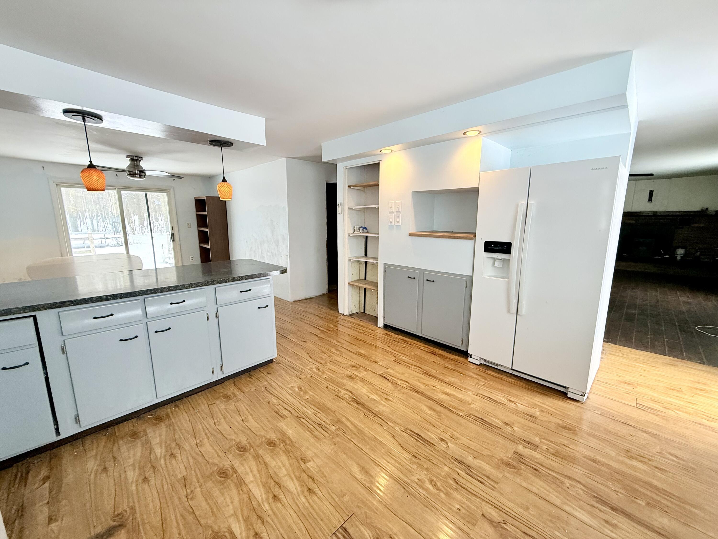 Image 4: Kitchen