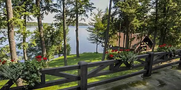 Image 2: MH_Deck_Summer