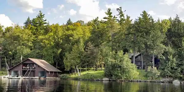 Image 3: BH_MH_Lakeside_Summer