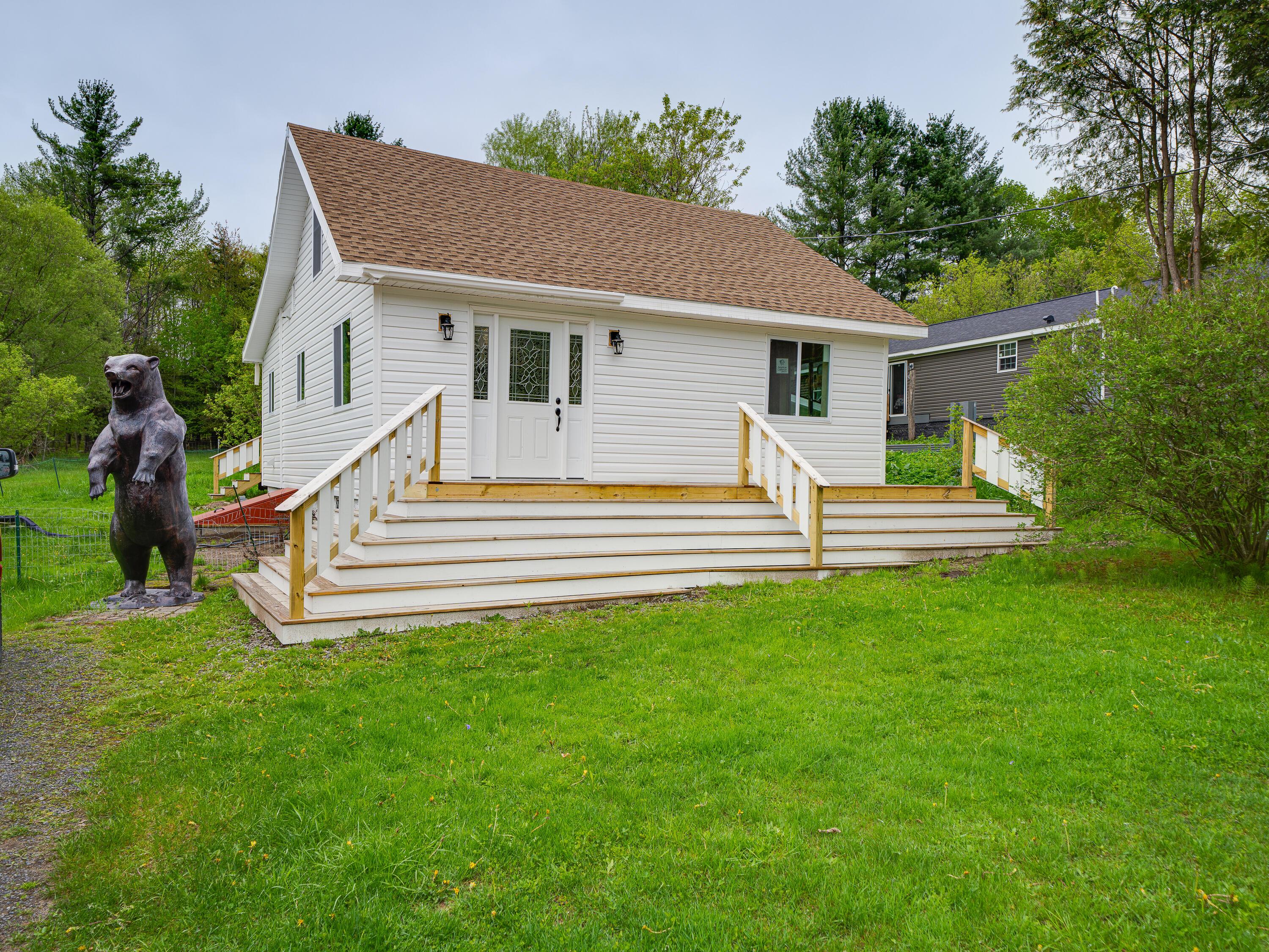 Image 1: 118 McLaughlin Ave-3