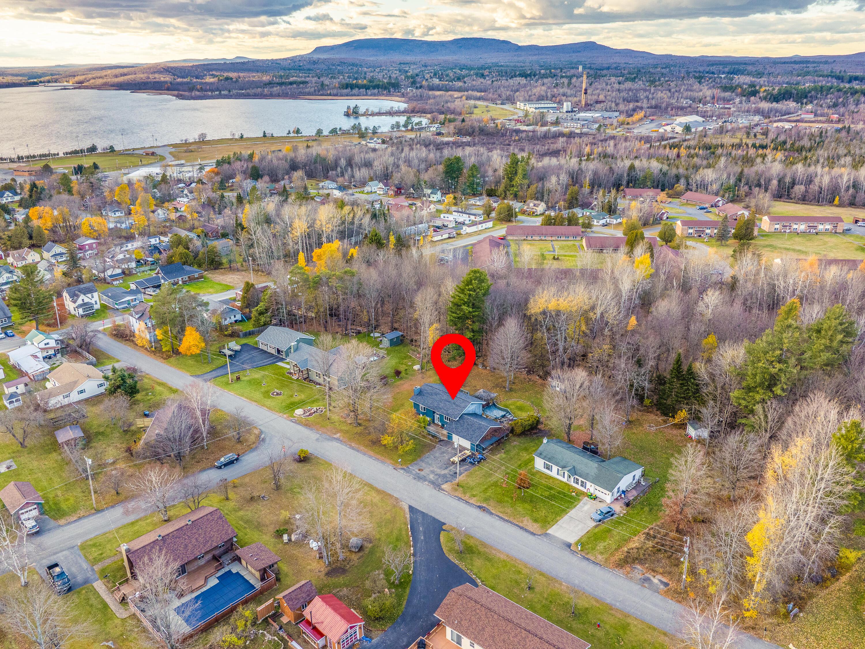 Image 2: 15 East Rounds St-2