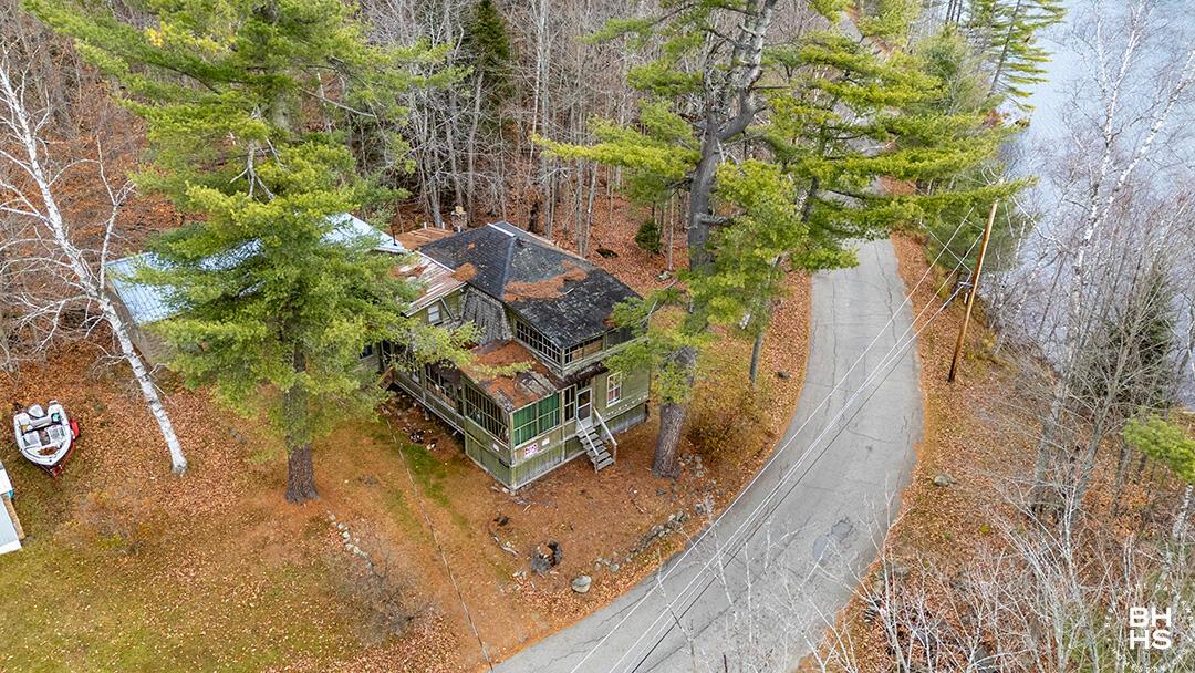 Image 4: SaranacLakeHomeOnForestHillAve_A_Exterio