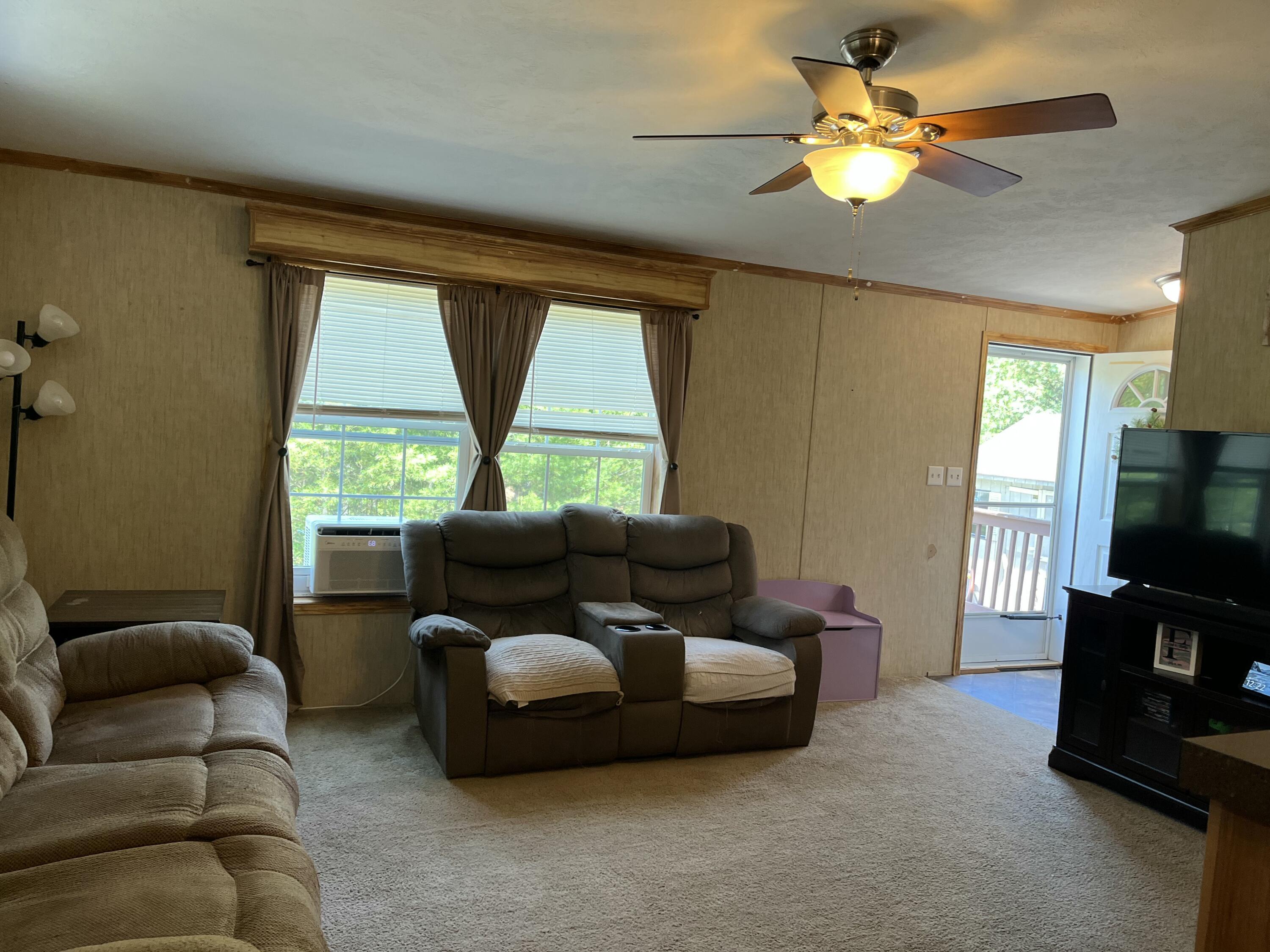 Image 3: Living Room