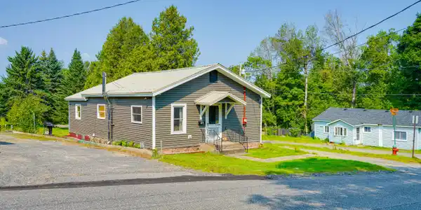 83 Mclaughlin Ave