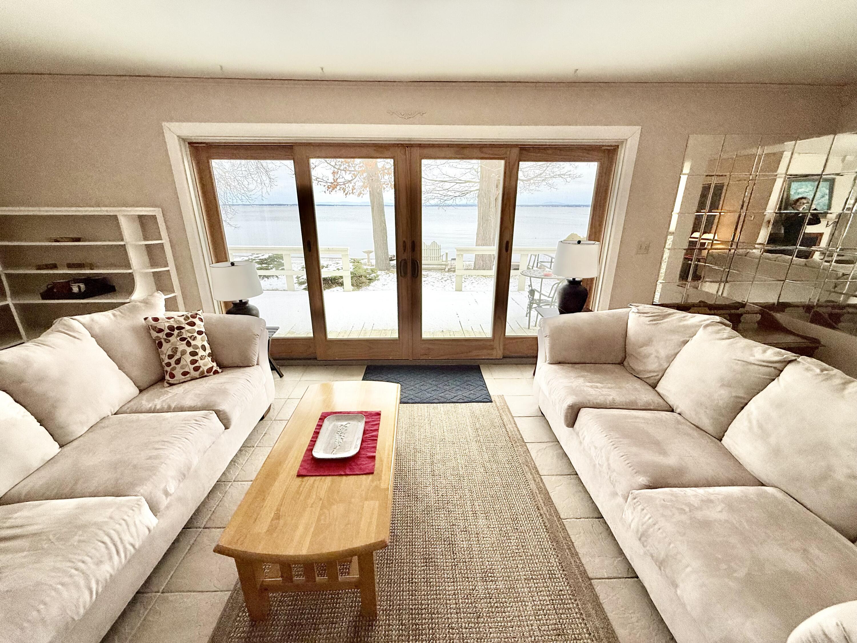 Image 4: Living room