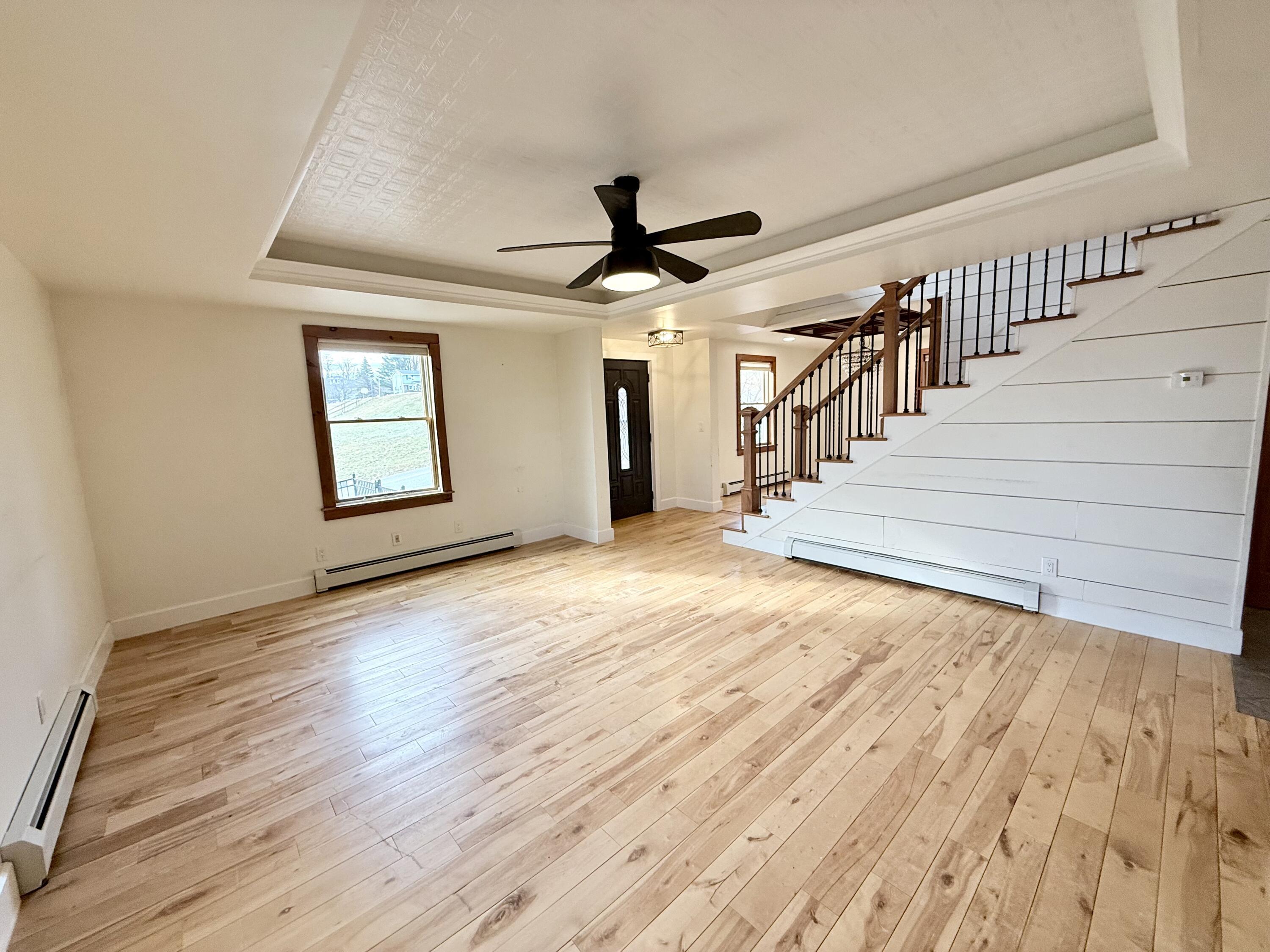 Image 2: Living room