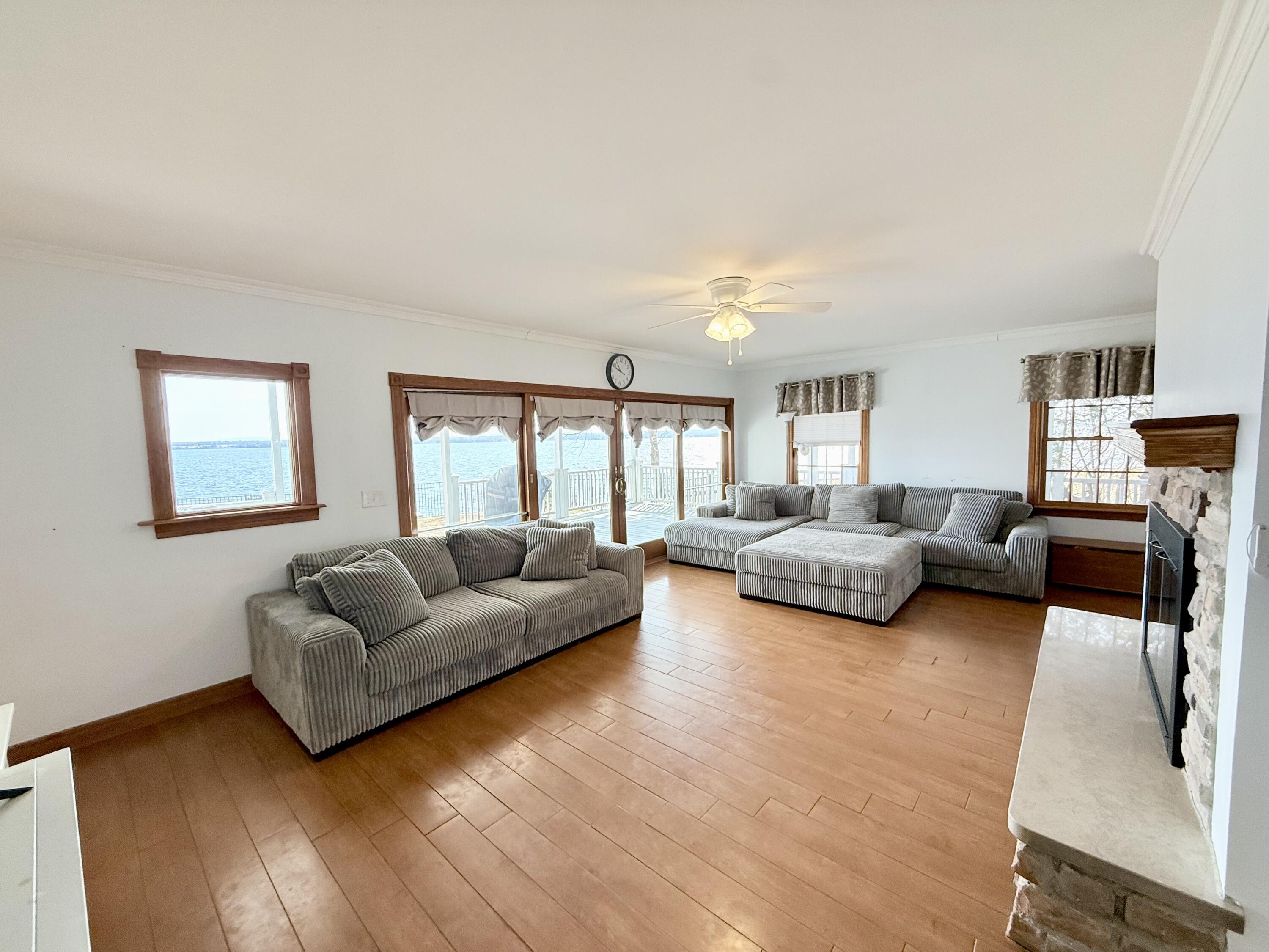 Image 2: Living Room