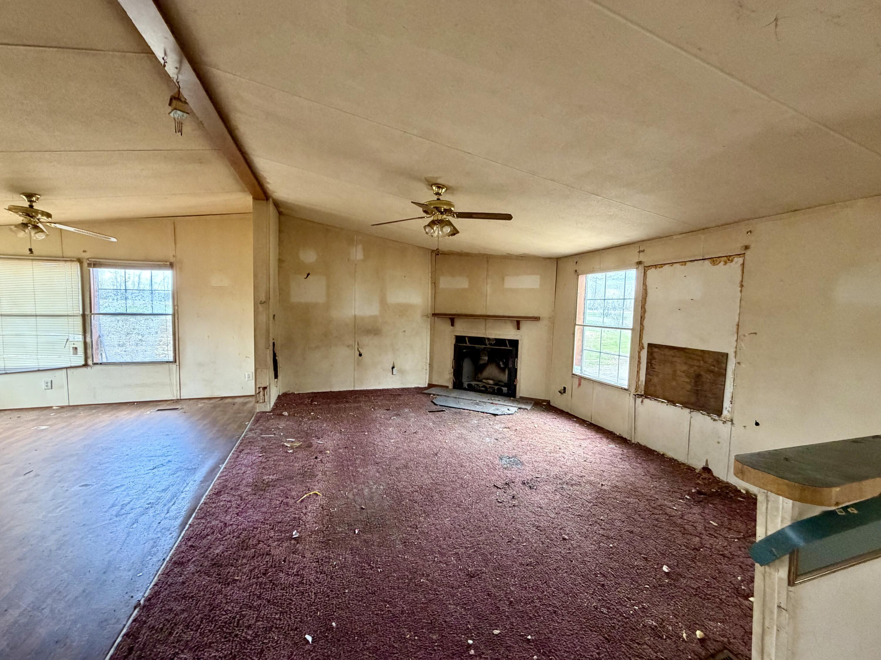 Image 4: Living Room