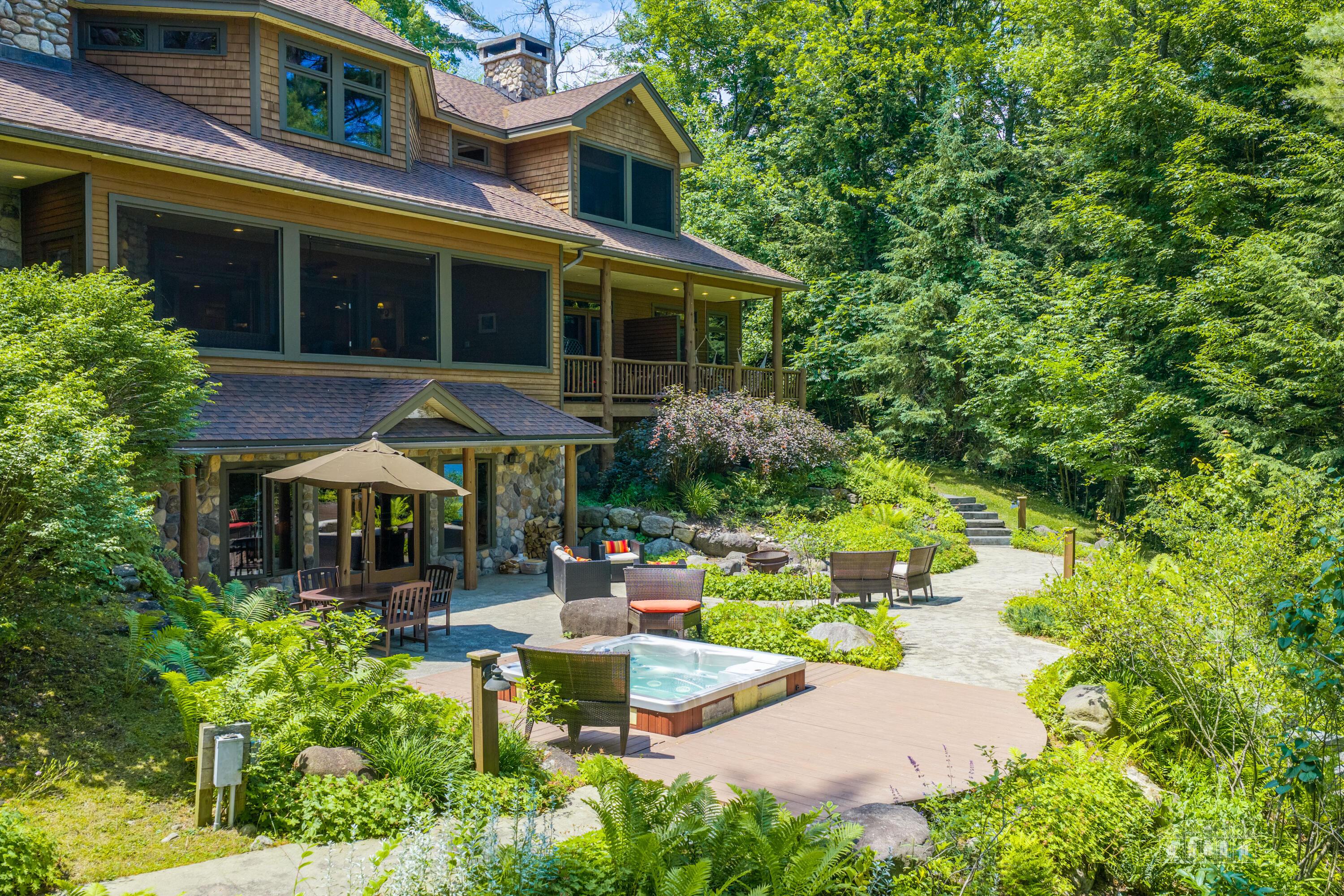 Image 4: Friends Lake Retreat