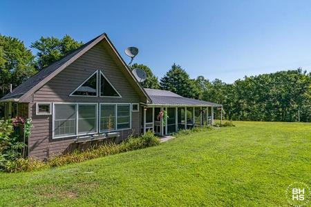 1699 Lake Shore