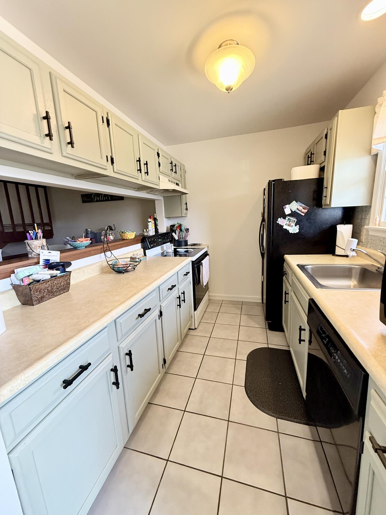 Image 2: Kitchen