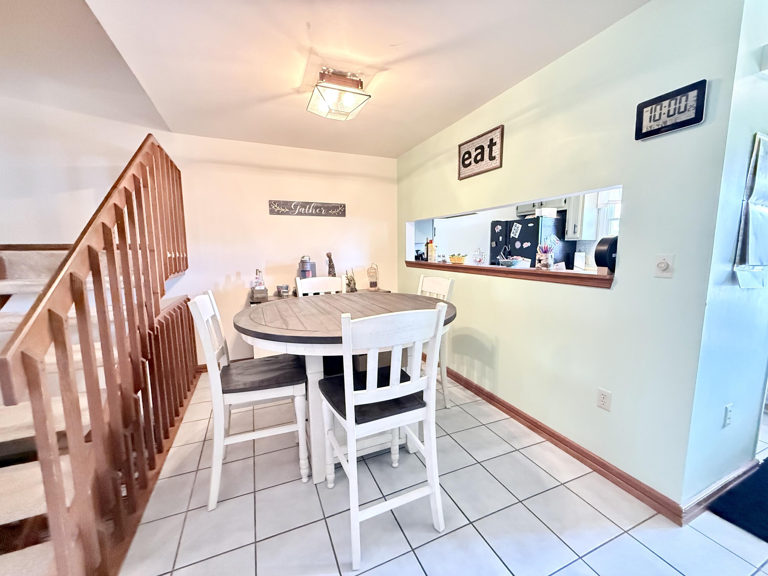 Image 4: Dining Room