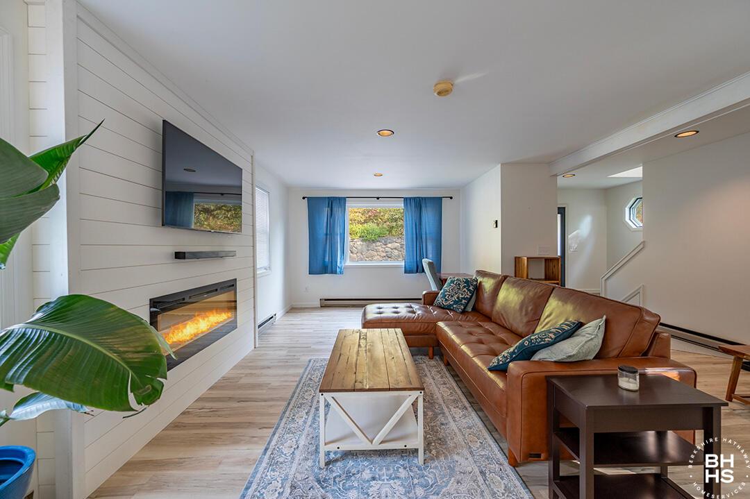 Image 4: LakePlacidHomeOnSchoolStreet_LivingRoom_