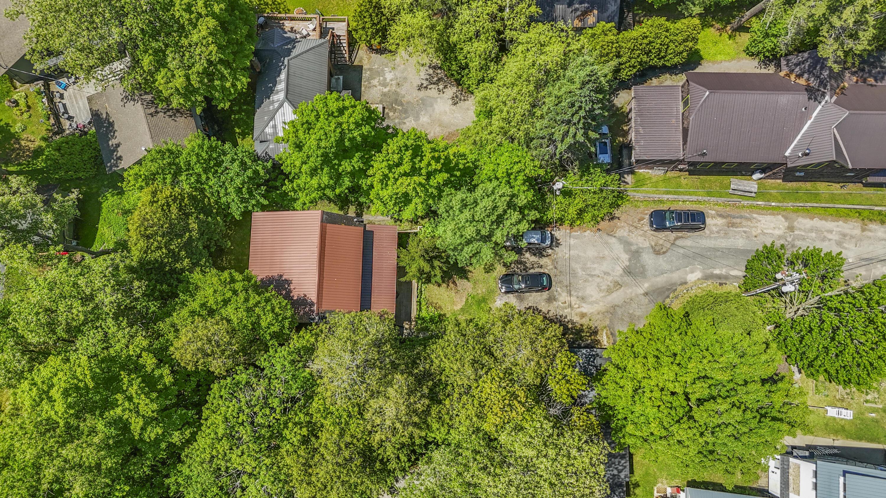 Image 2: House sits back from the Main Road