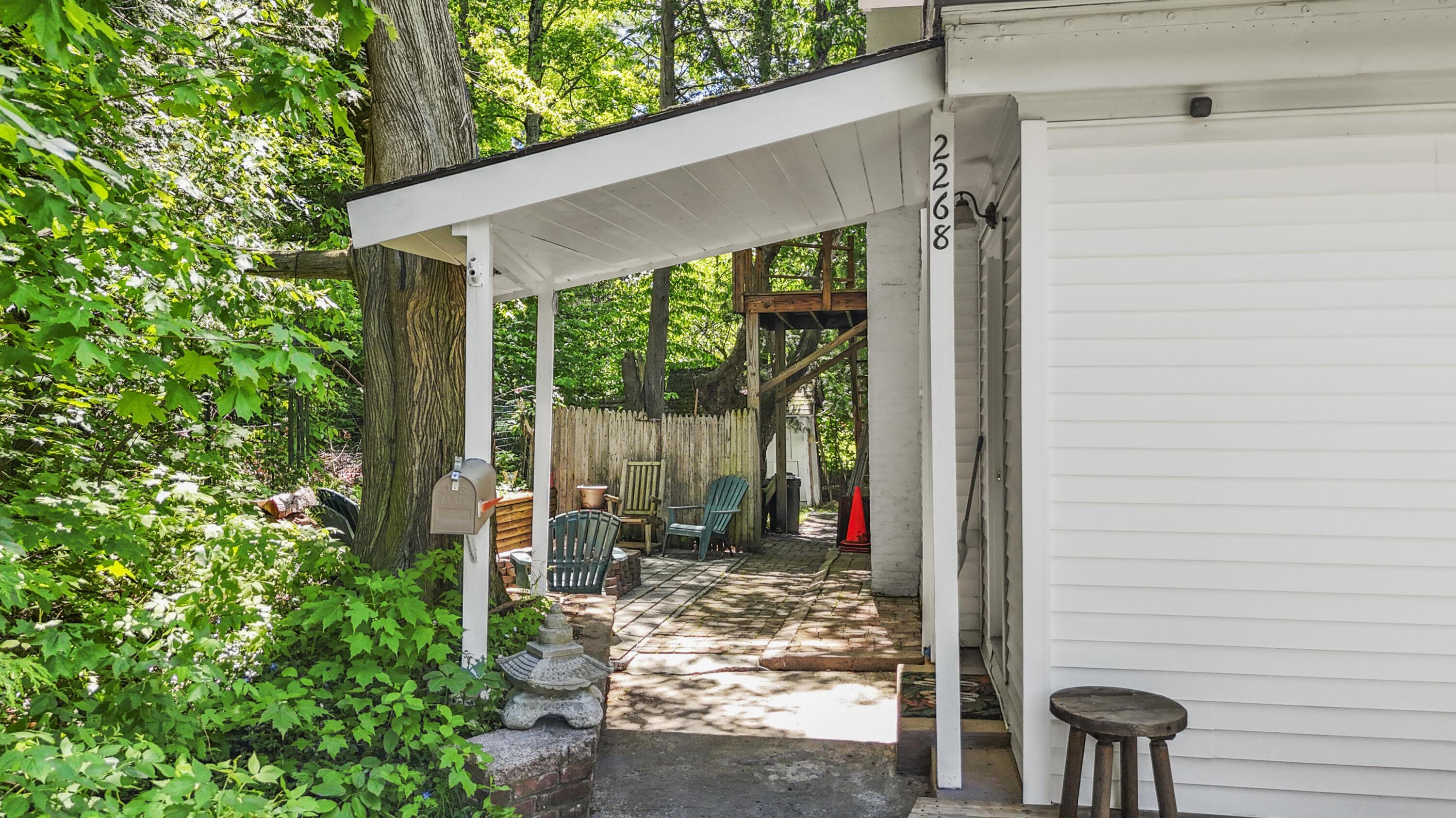 Image 3: Covered Entryway to Main House
