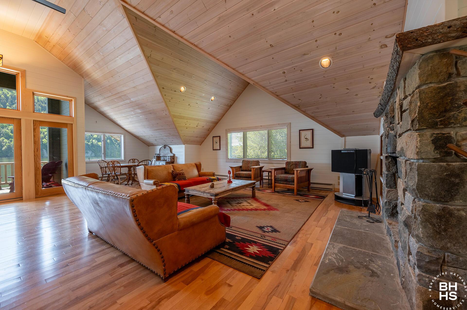 Image 4: BoatAccessCampOnLP_Summer_BH_LR_From_Ent