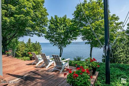 15 Harbor View Way