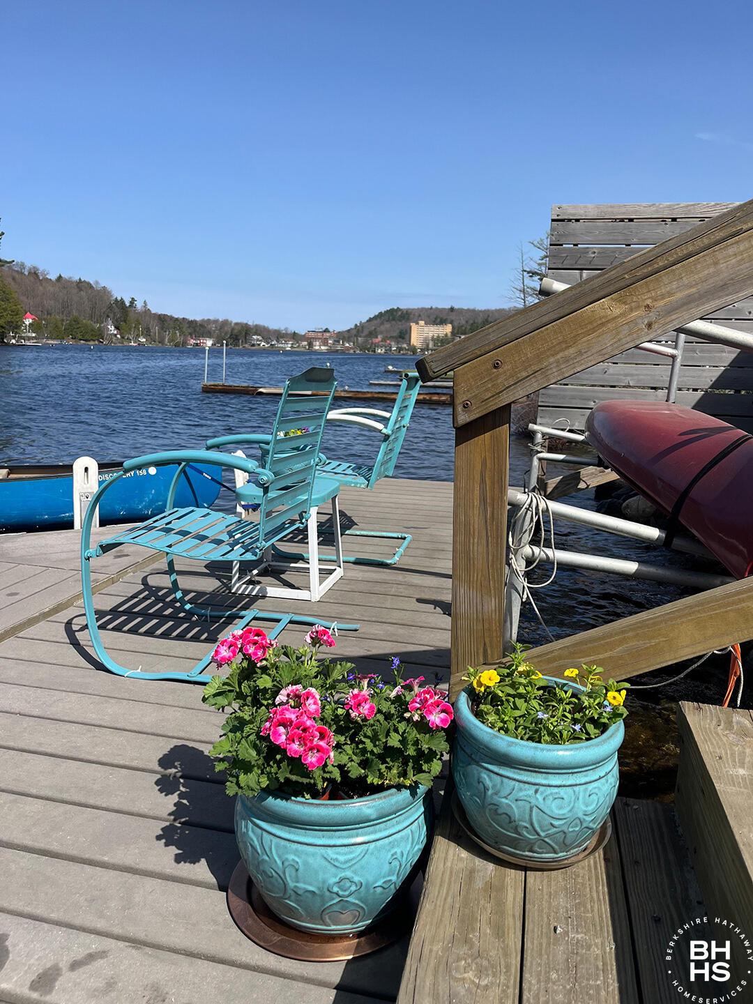 Image 4: CozyHomeOnLakeFlower_O_Dock_Flower