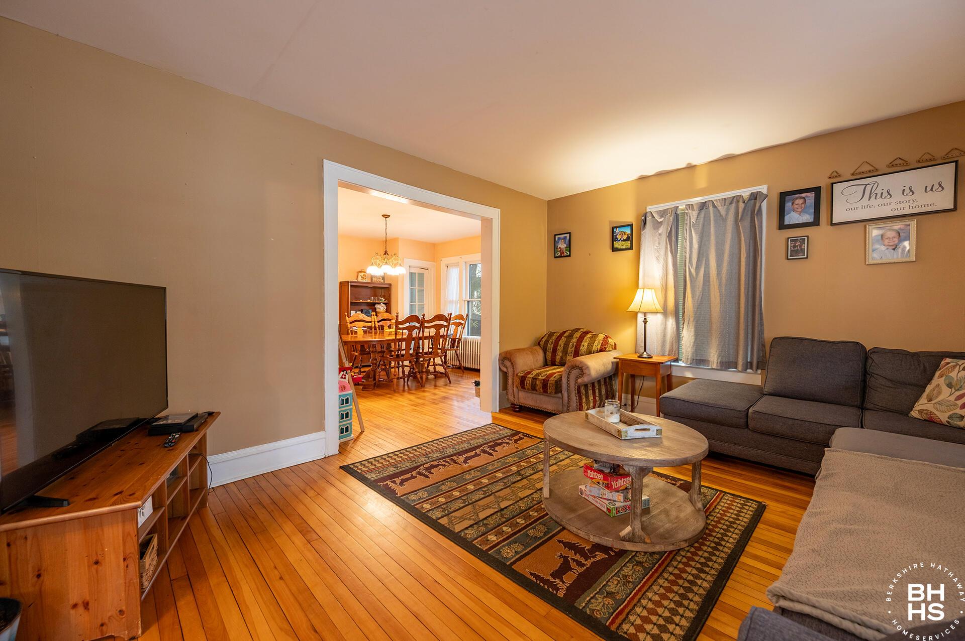 Image 4: HomeOnForestHill_LR