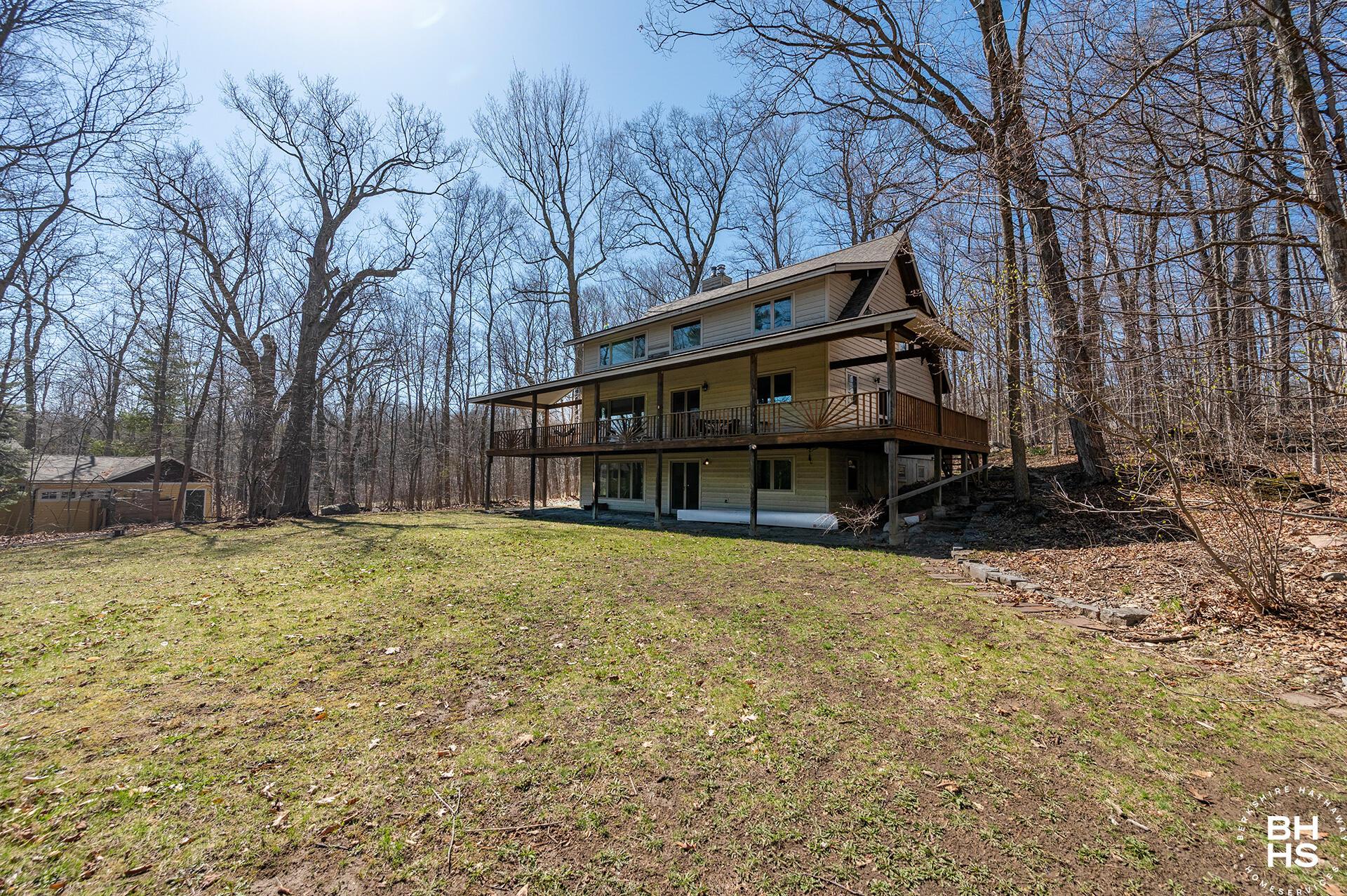 Image 3: EssexHomeOnClubhouseWay_Exterior_R