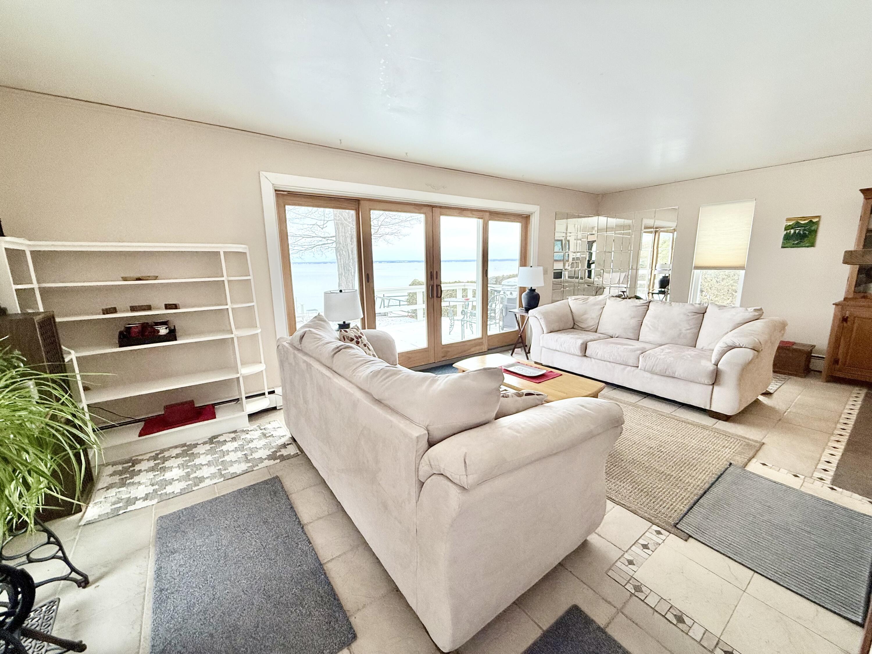 Image 4: Living room