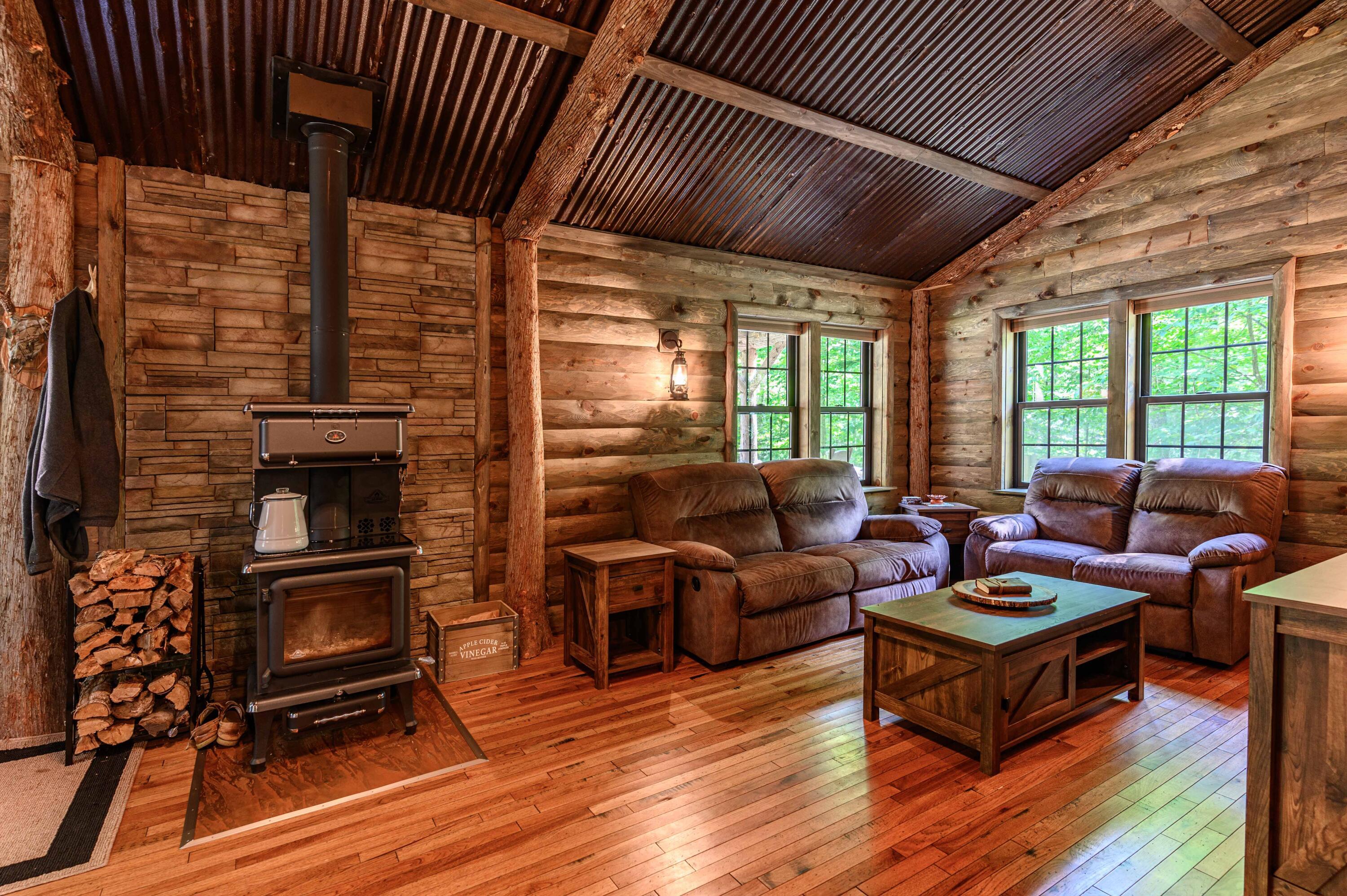 Image 2: Cabin 1 living room