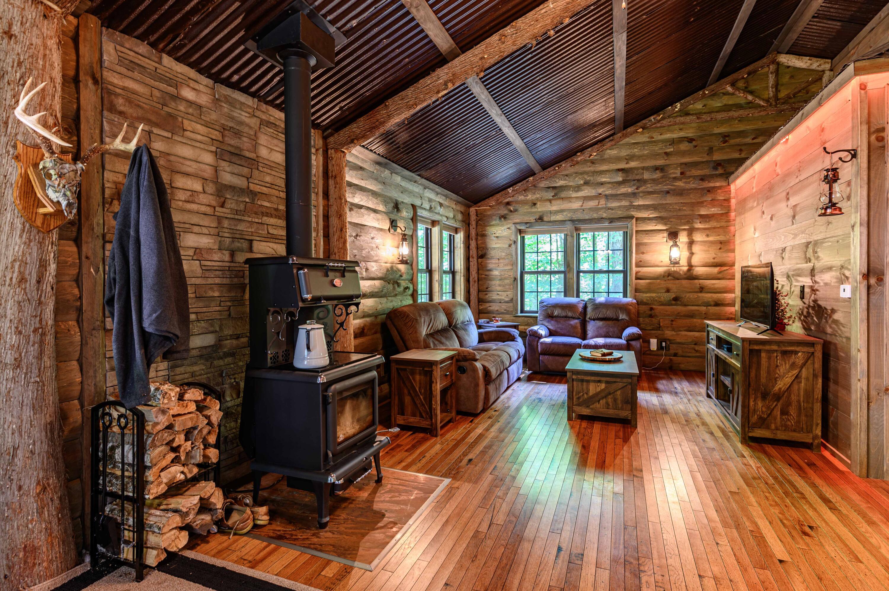Image 3: Cabin 1 Living Room