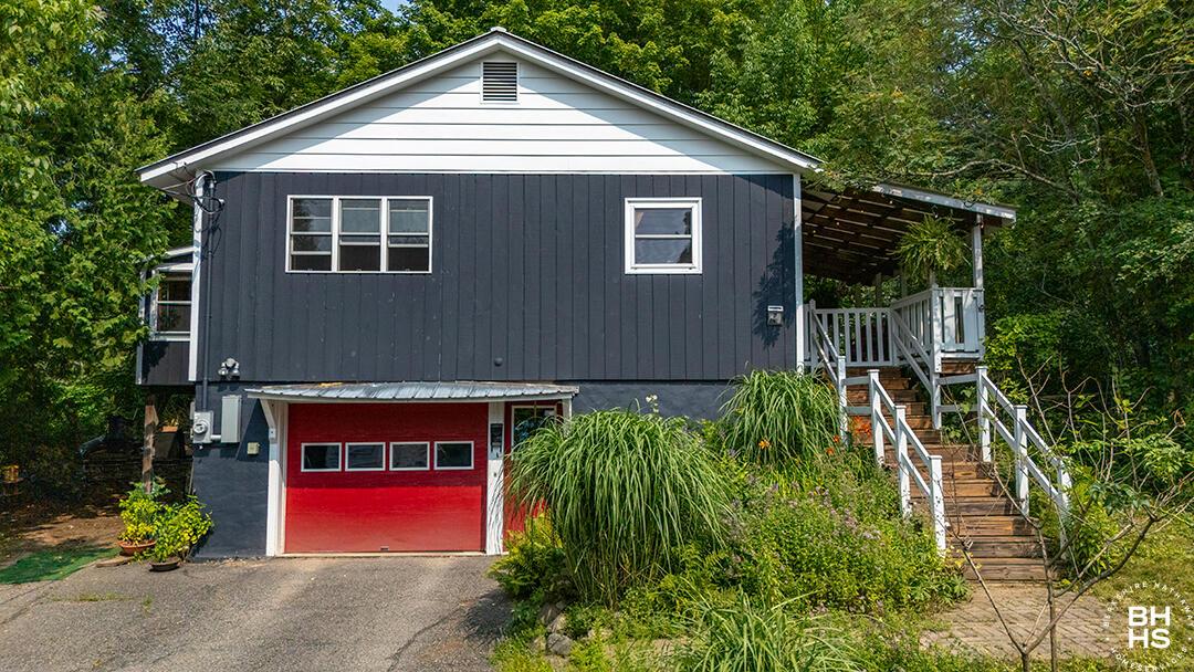 Image 1: CozySaranacLakeHomeOnJenkins