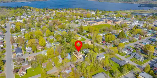 Image 2: 44 Lakeview Ave-1