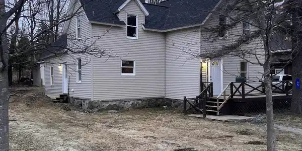 95 Wawbeek Ave.