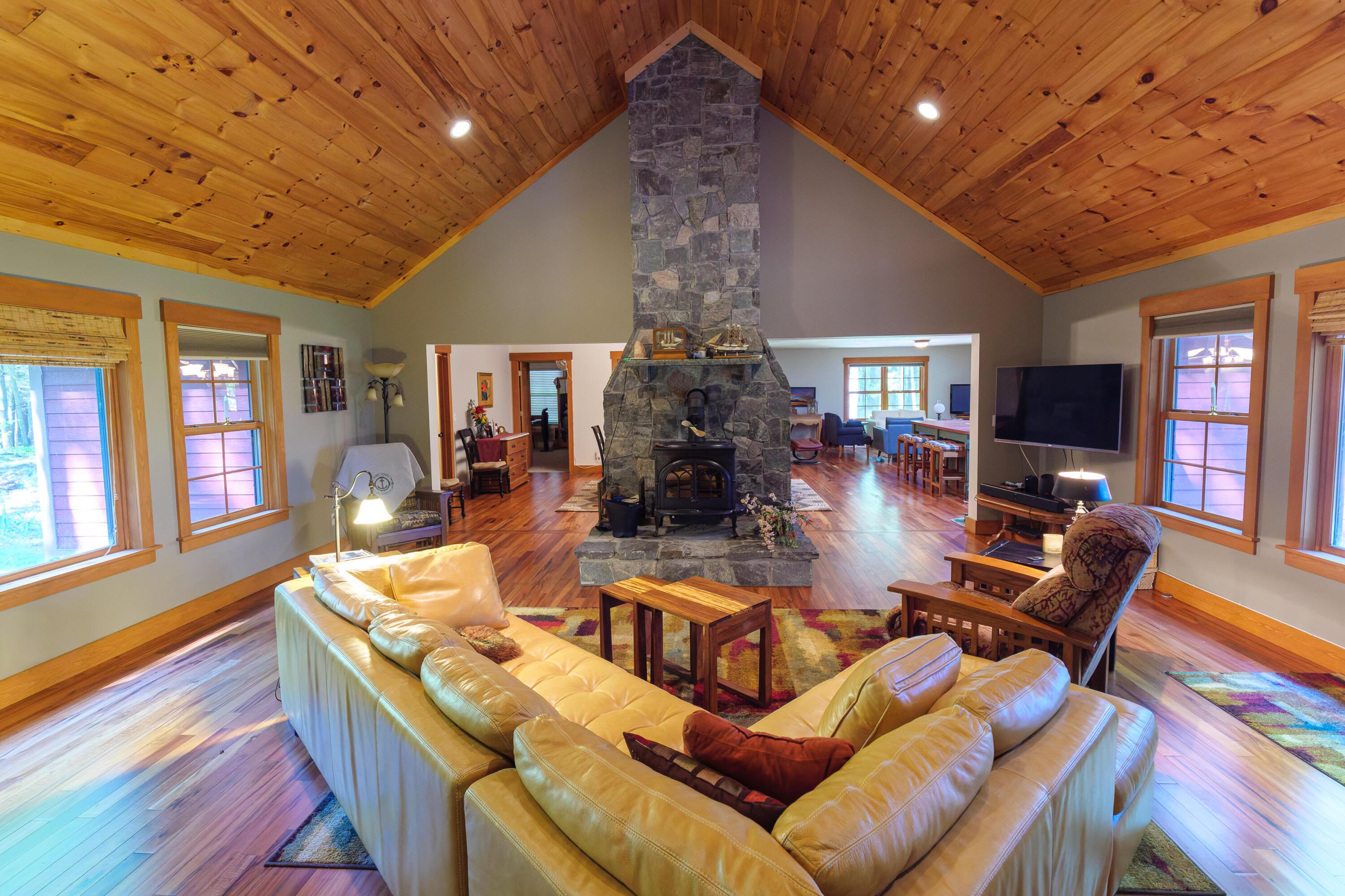 Image 3: 3388 Essex | Lake Champlain