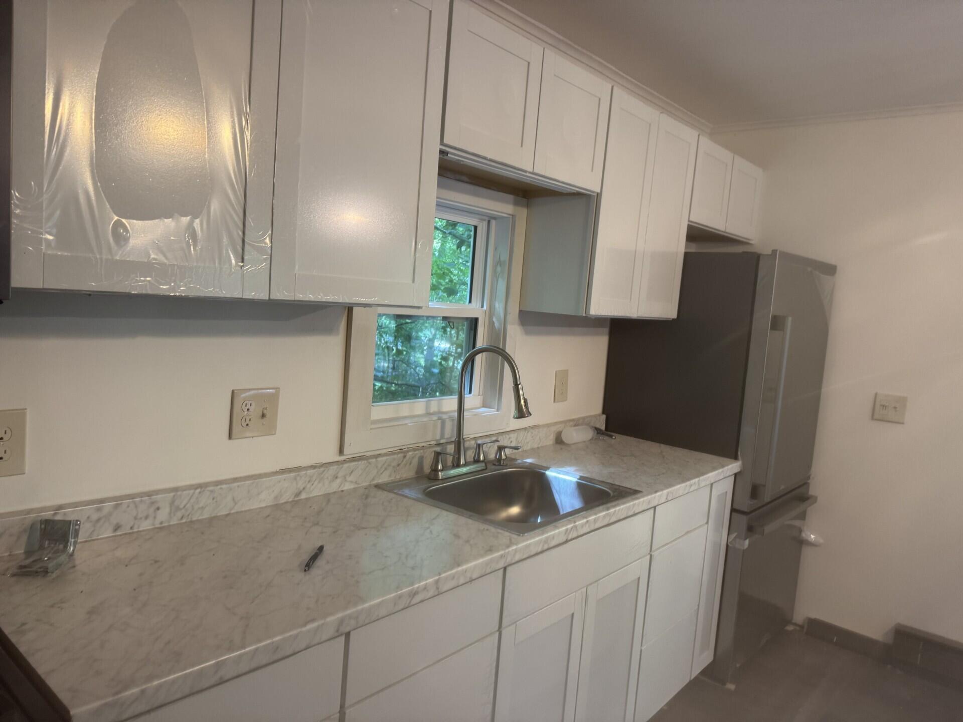Image 3: kitchvic