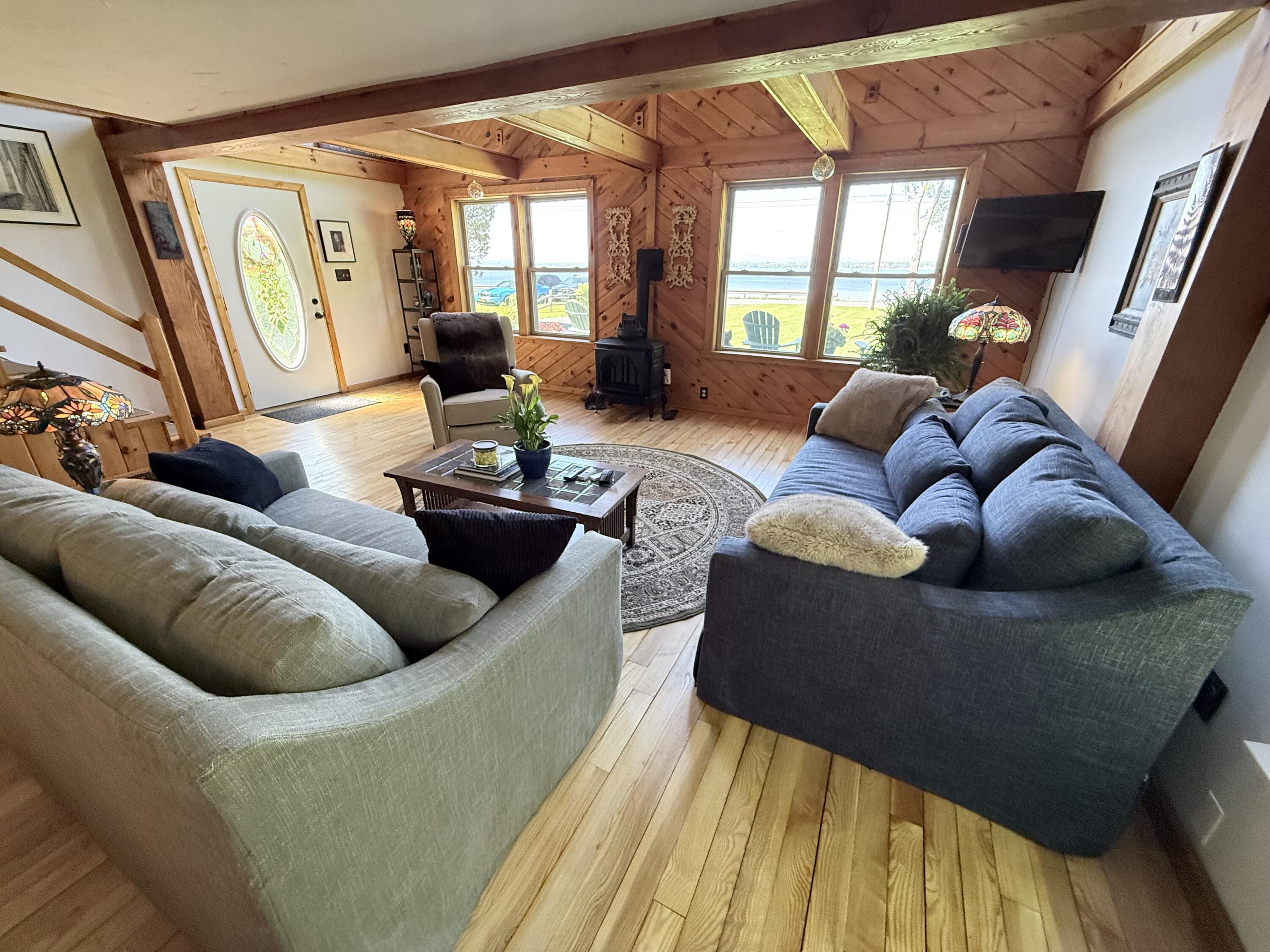 Image 3: Living room