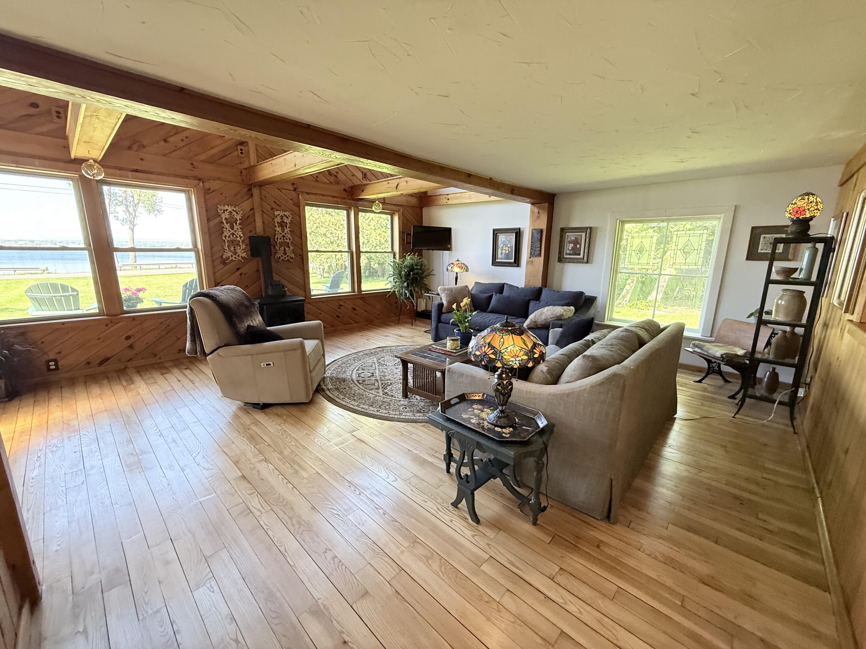 Image 4: Living room