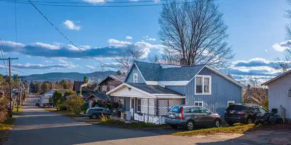 23 Front St