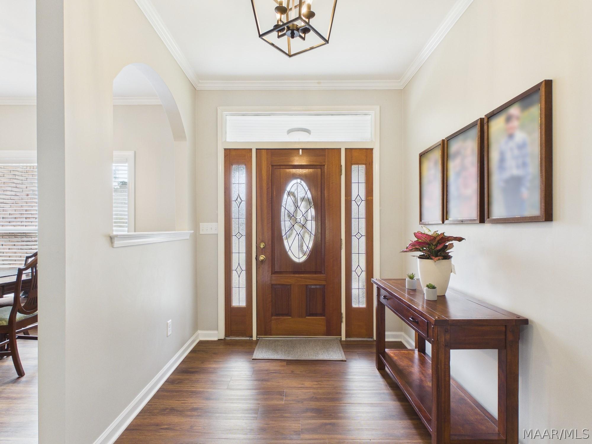 Image 3: Entry way