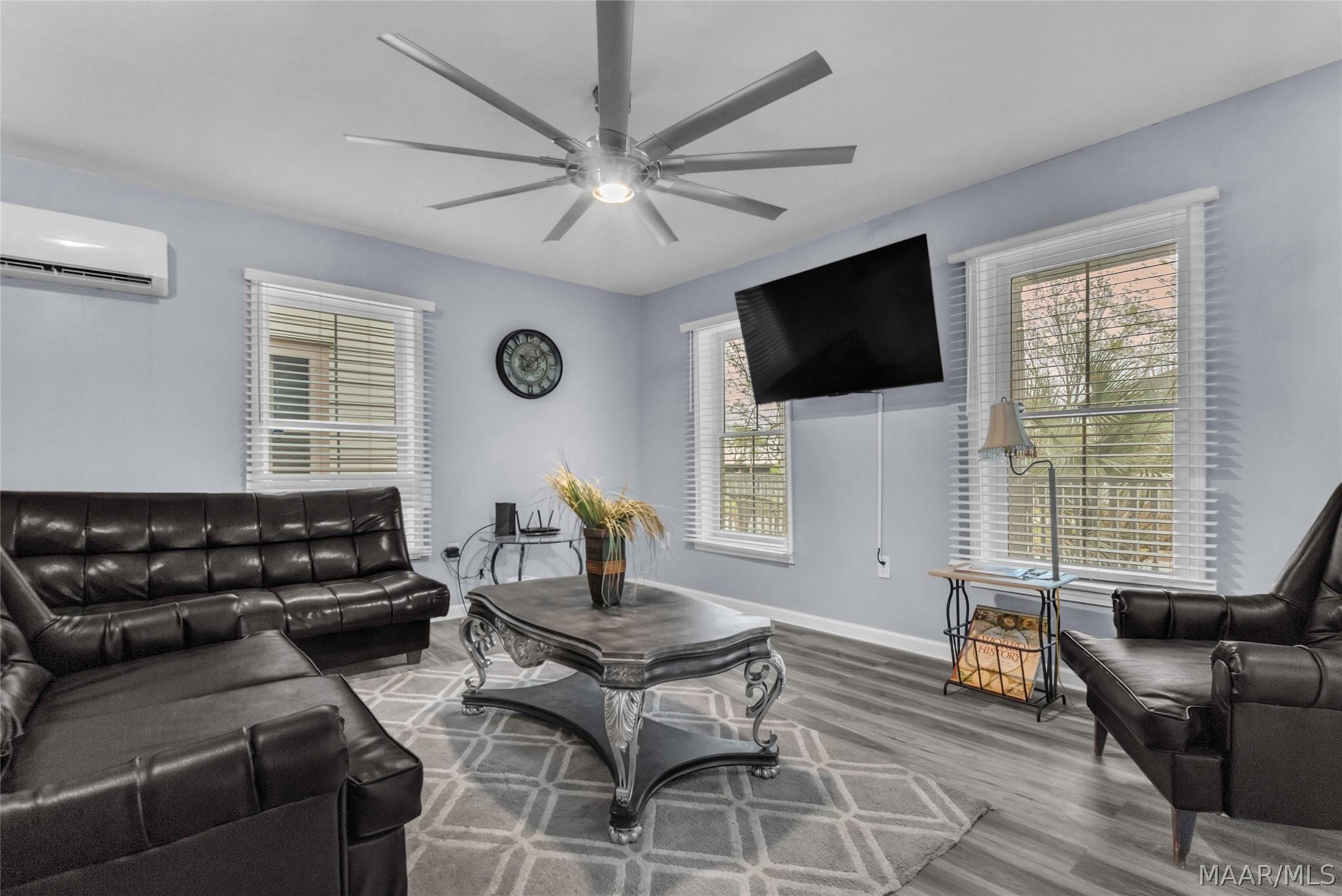 Image 3: Warm Living Room