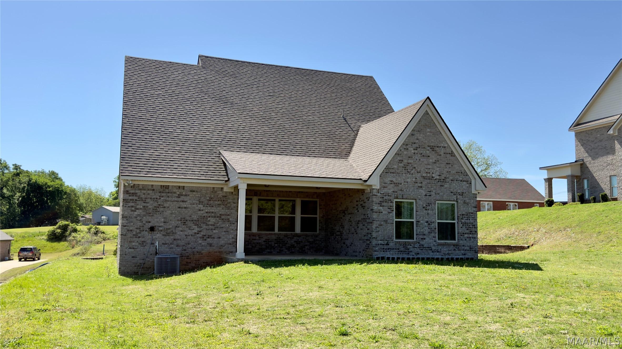Image 3: Front view from road