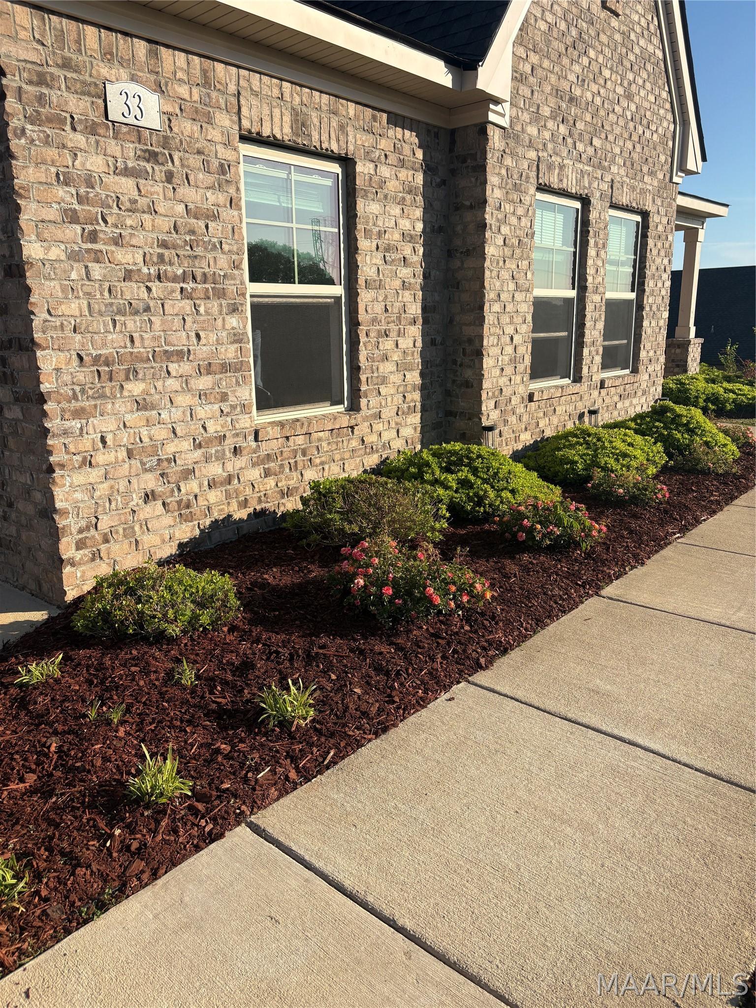 Image 4: Charming Sidewalk